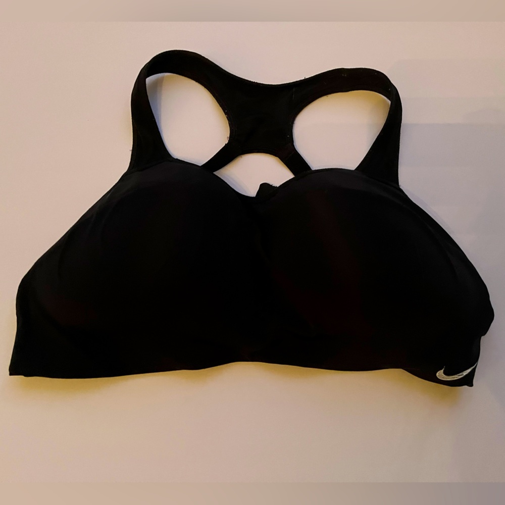 BLACK NIKE SPORTS BRA
